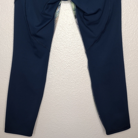 Athleta Women's Leaf Print Active Running Athletic Cropped Leggings - Picture 6 of 15